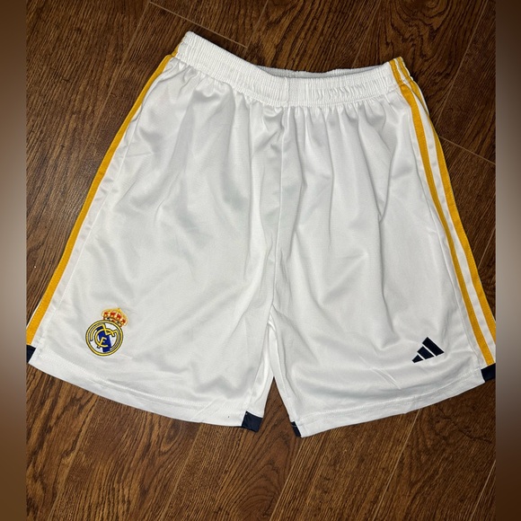 Beautiful Real Madrid Jersey with short Size M, L, available BRAND NEW! - Picture 3 of 8